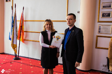 12награждение на ученом совете-2022 апрель.jpeg