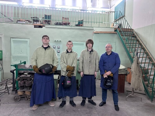Профессиональные пробы в ЮУрГАУ: школьники примерили на себя профессию сварщика