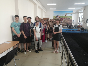 6экскурсия для школьников в юургау2022.jpeg