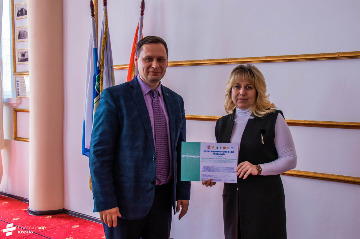 1награждение на ученом совете-2022 апрель.jpeg